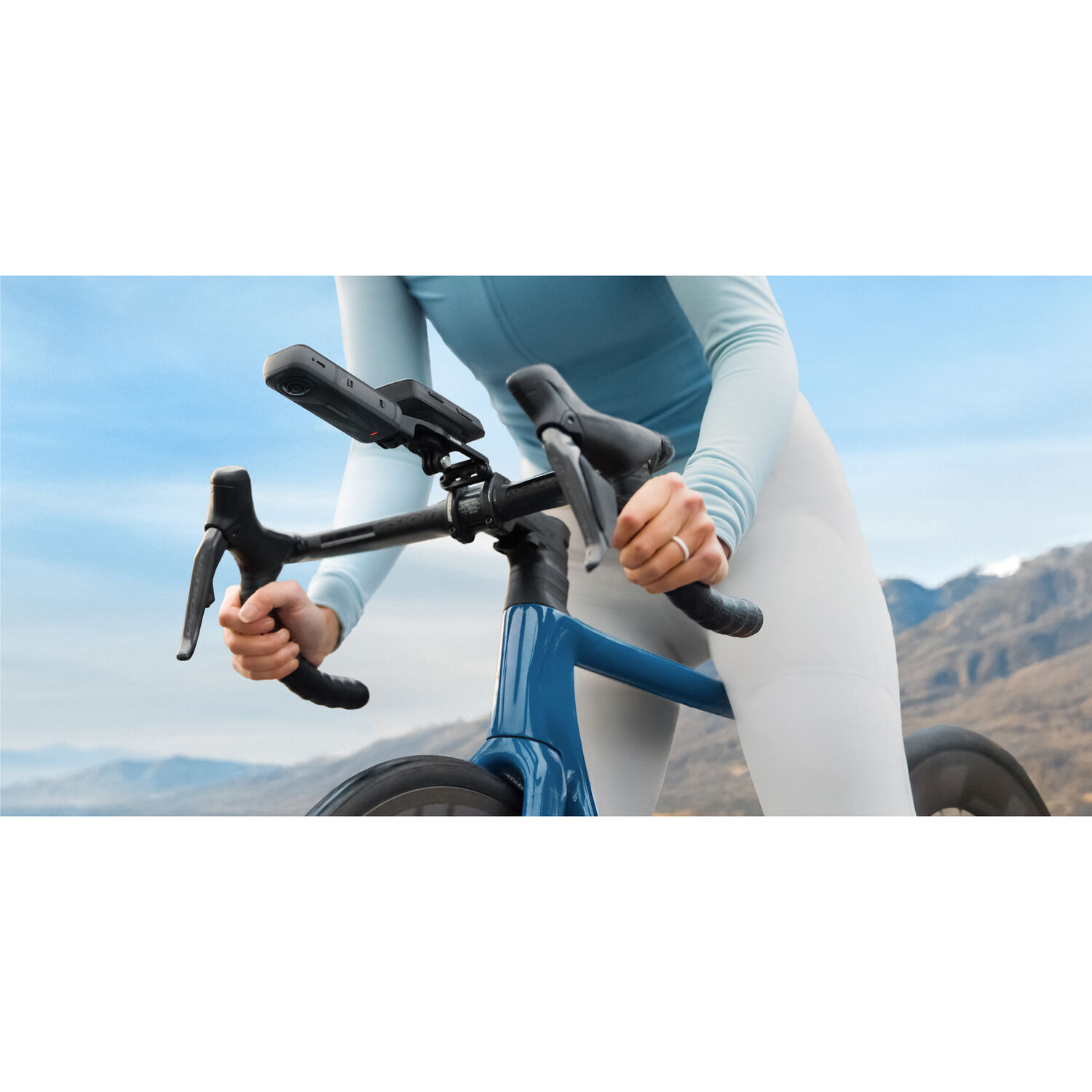 Câmera Insta360 X5 Essentials Bundle com Cartão de 128GB 13