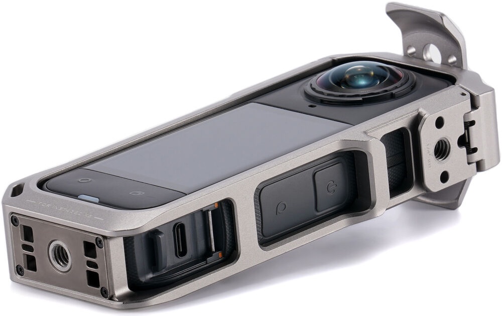 Câmera Insta360 X5 Essentials Bundle com Cartão de 128GB 01