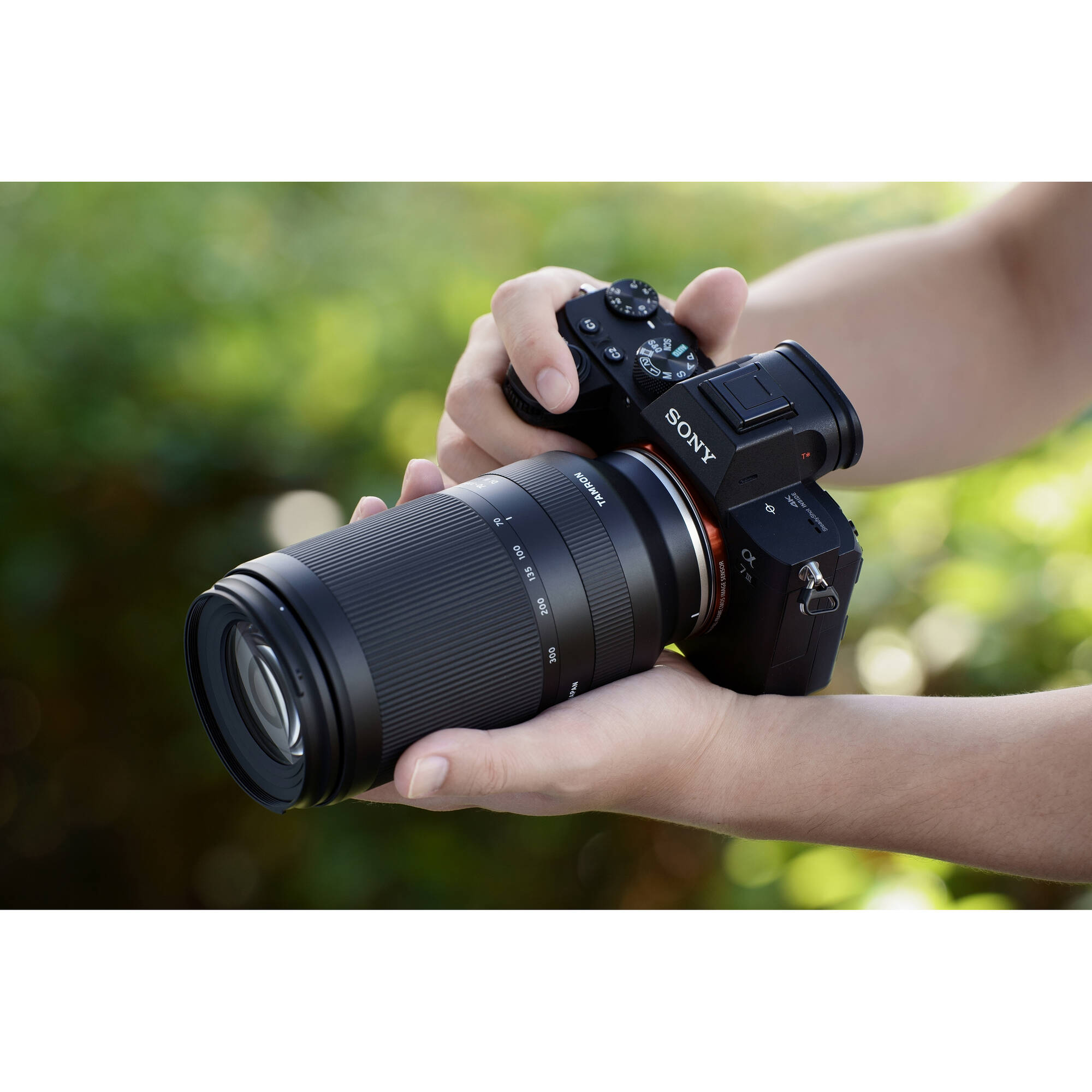 Lente Tamron 70-300mm f/4.5-6.3 Di III RXD Lens para Sony E-Mount 04